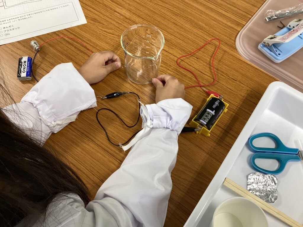 電気を通すものは