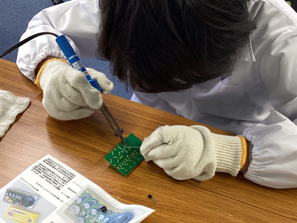 はんだづけの様子