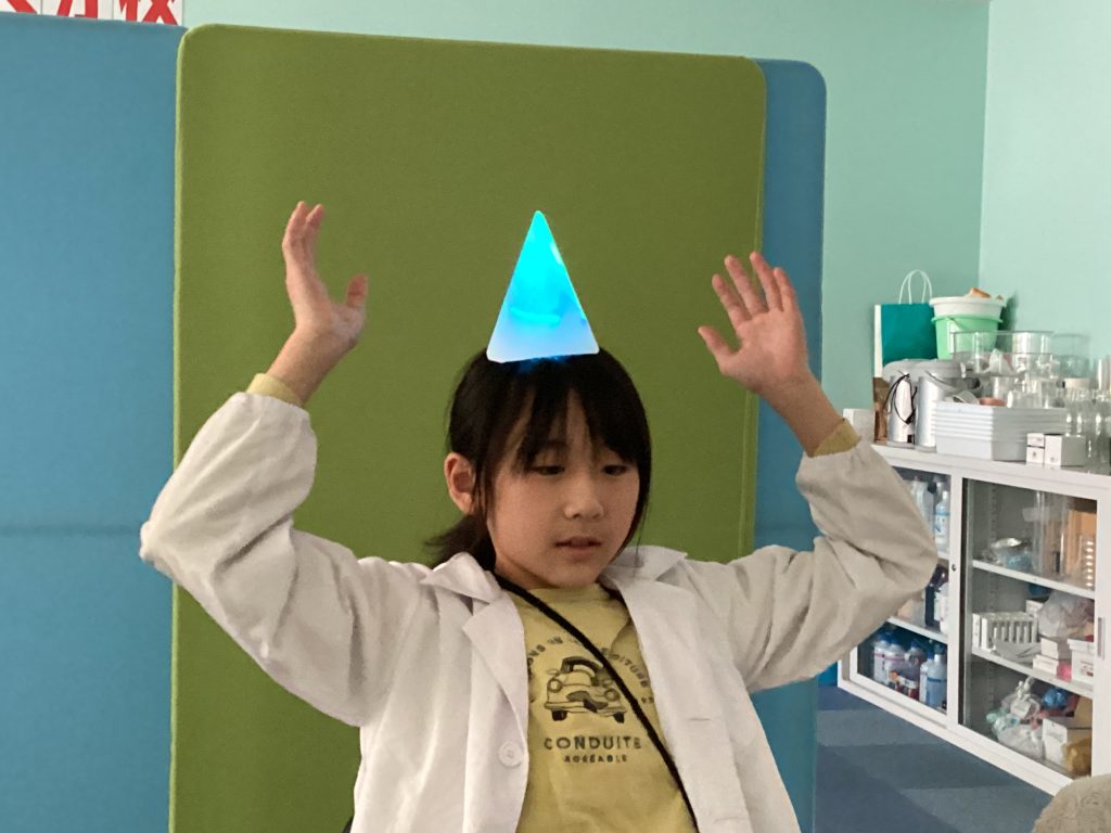 イルミネーションを頭に乗せる。