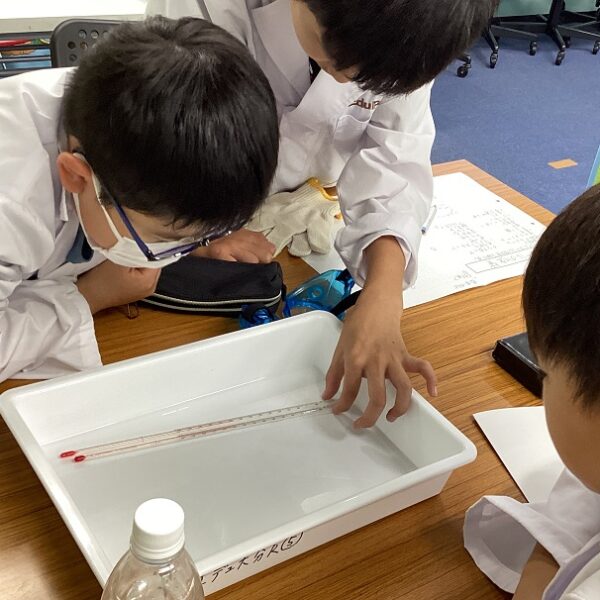 アルコールの性質をしらべる。