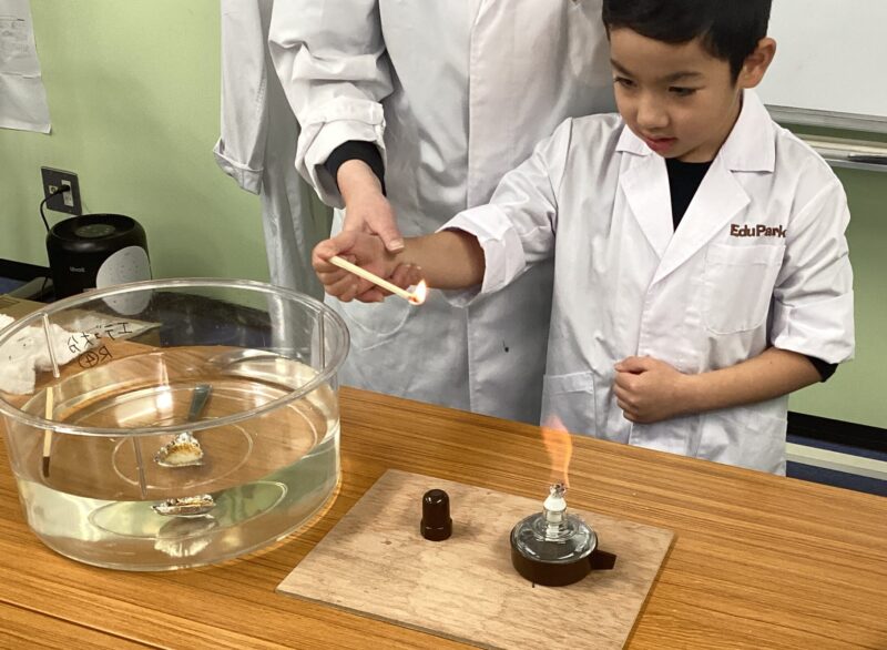 燃やしてみよう！！～理科実験教室１年生クラス～