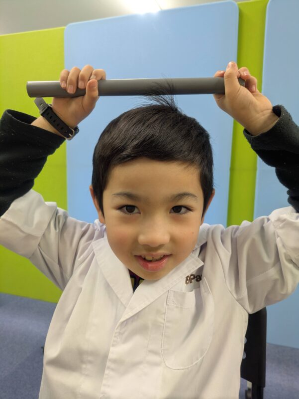 静電気を発生させよう⚡～理科実験教室１年生～