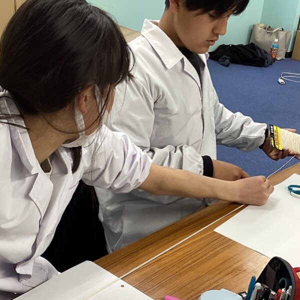 いろいろな長さの振り子をつくる