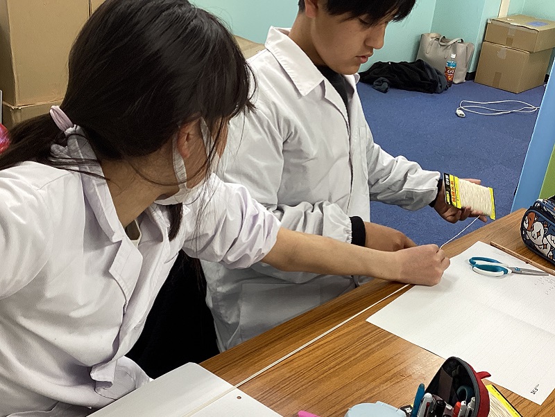 いろいろな長さの振り子をつくる