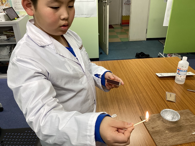 アルコールランプを使う実験