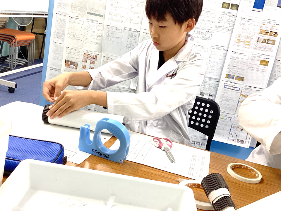 丸めて筒を作るよ！
